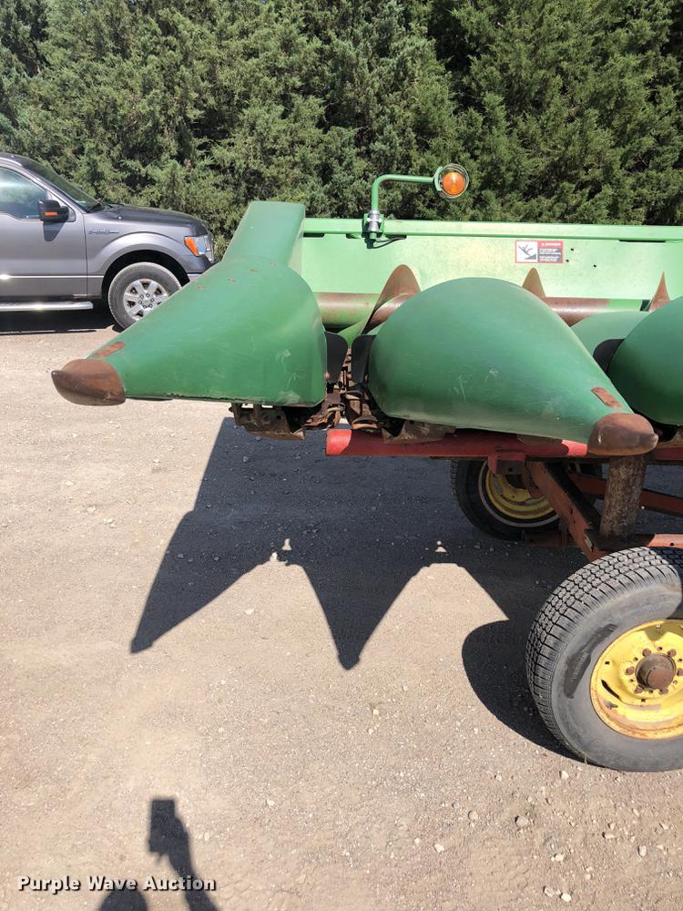 image for item DE2954 1998 John Deere 893 corn head