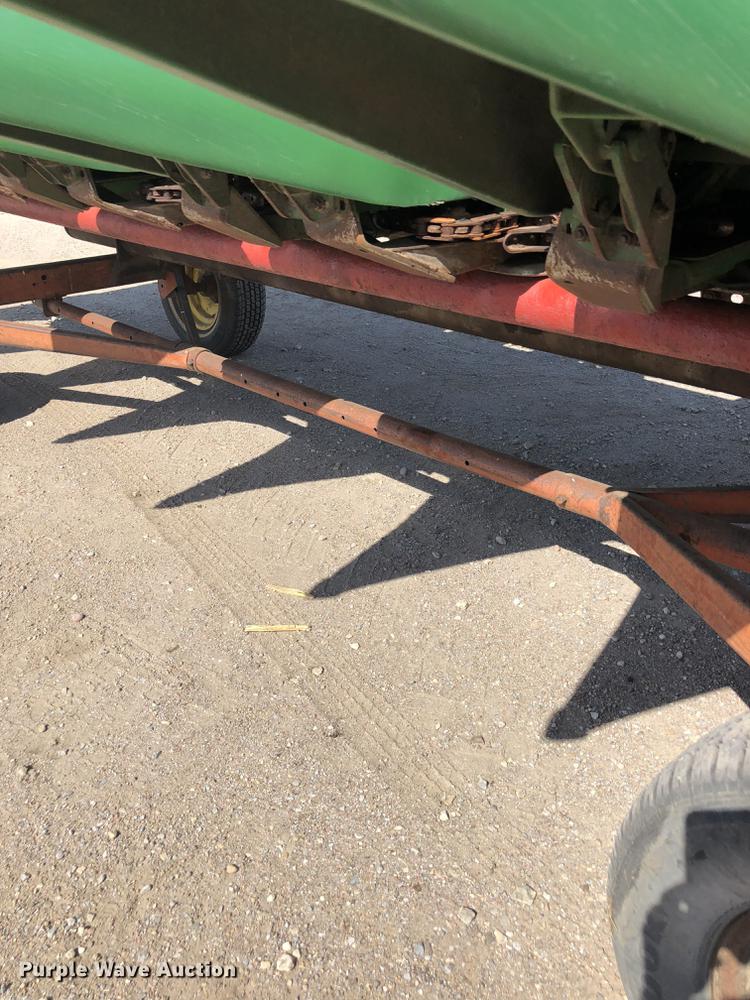 image for item DE2954 1998 John Deere 893 corn head