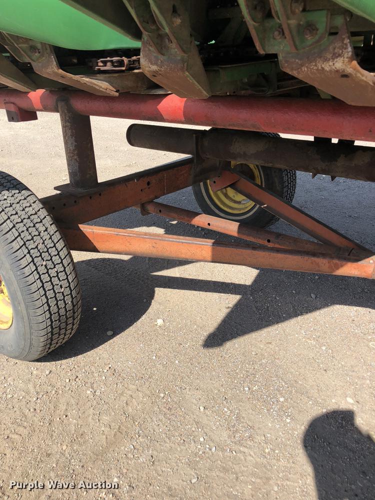 image for item DE2954 1998 John Deere 893 corn head