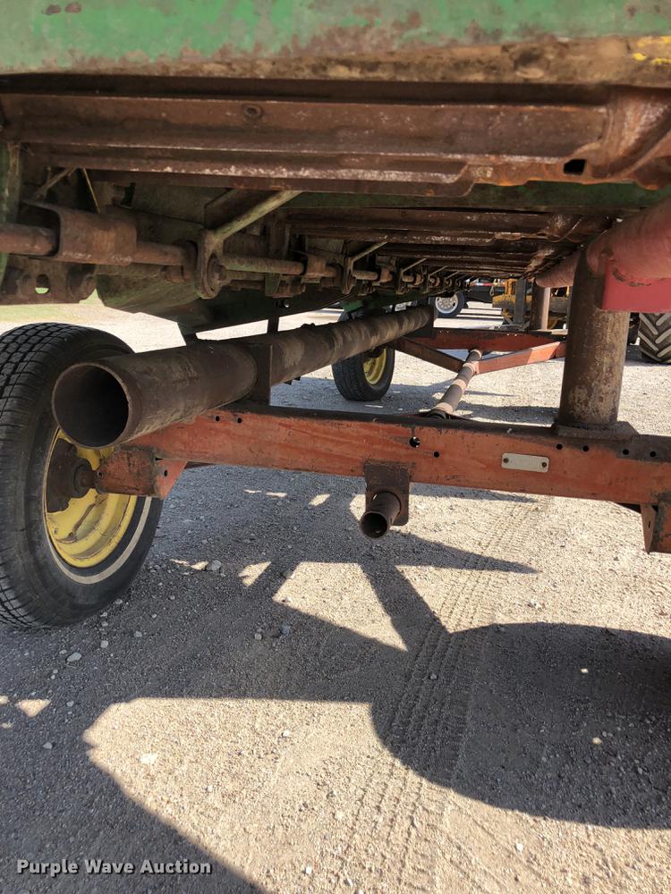 image for item DE2954 1998 John Deere 893 corn head