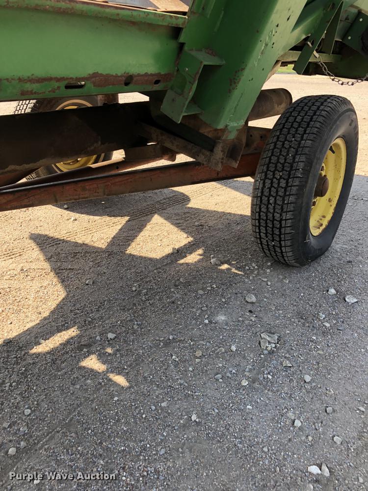 image for item DE2954 1998 John Deere 893 corn head