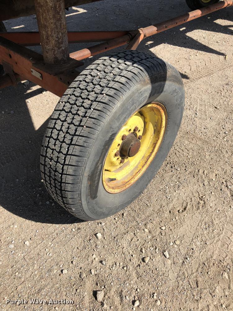 image for item DE2954 1998 John Deere 893 corn head