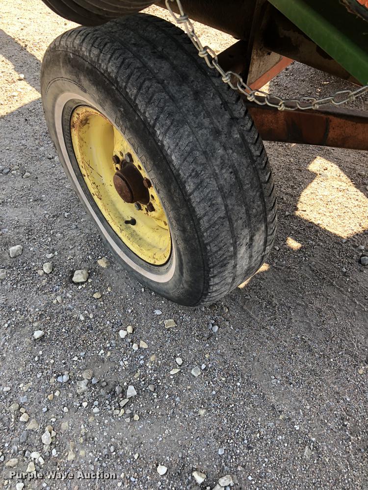 image for item DE2954 1998 John Deere 893 corn head