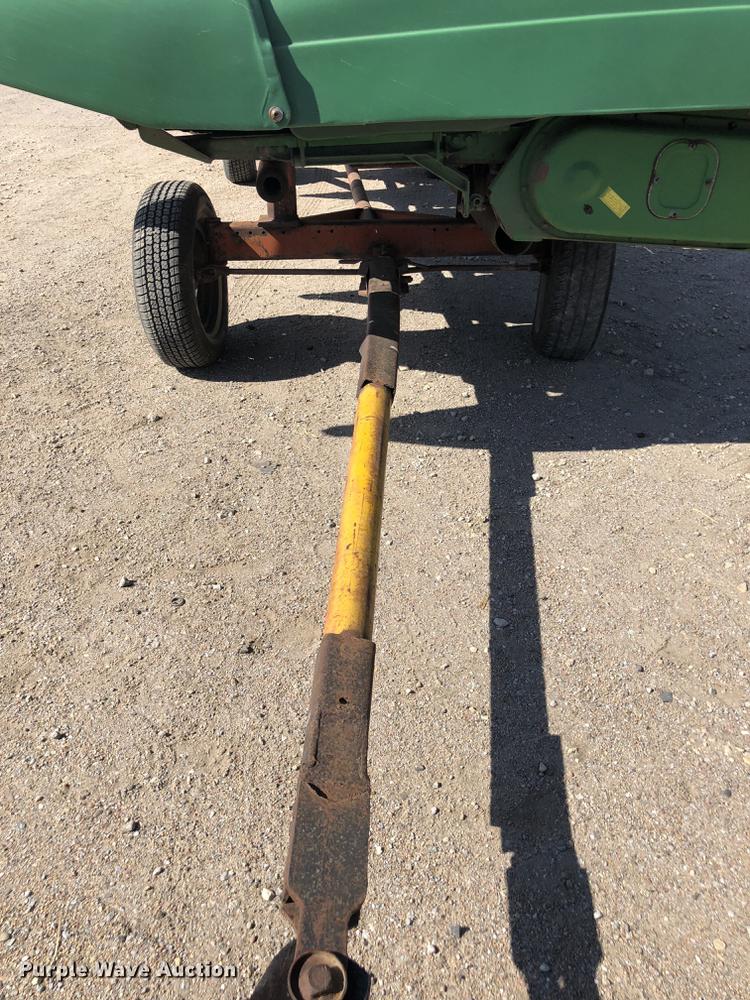 image for item DE2954 1998 John Deere 893 corn head