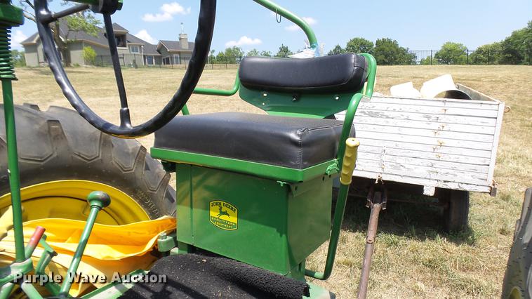image for item DP9502 John Deere G tractor