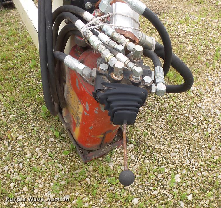 image for item DV9352 AGCO 2 loader