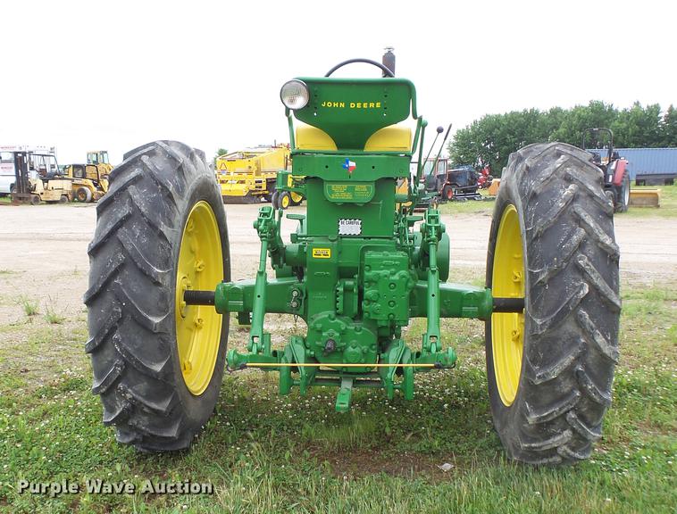 image for item DV9363 John Deere 620 tractor