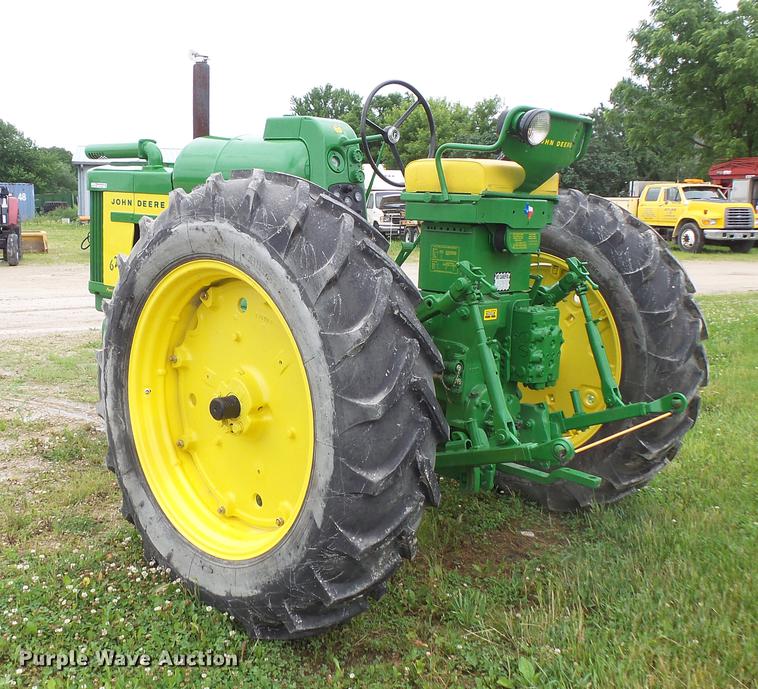 image for item DV9363 John Deere 620 tractor
