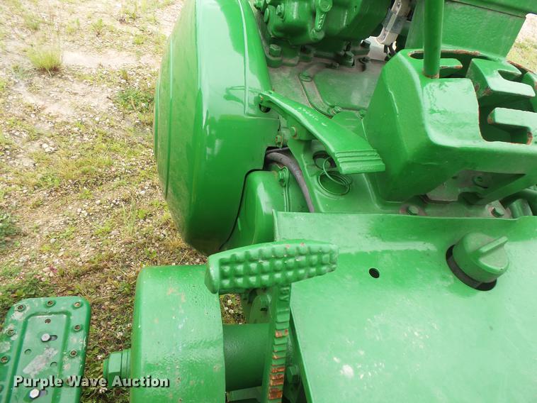 image for item DV9363 John Deere 620 tractor