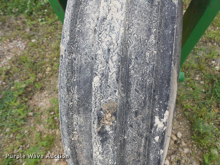 image for item DV9363 John Deere 620 tractor