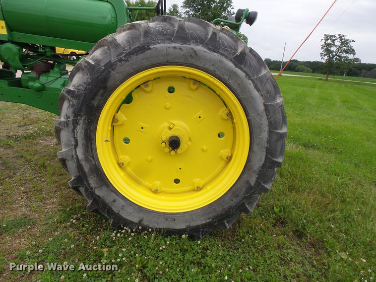 image for item DV9363 John Deere 620 tractor