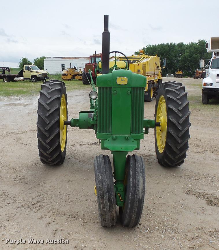 image for item DV9372 John Deere 520 tractor