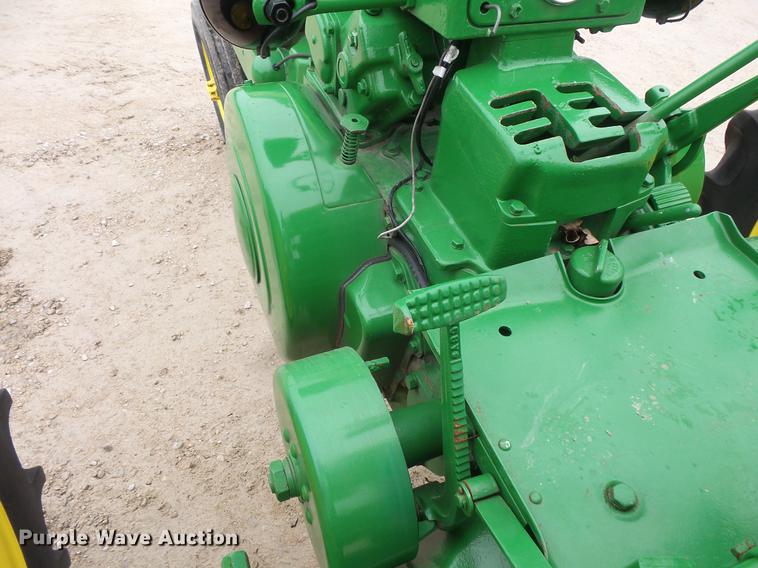 image for item DV9372 John Deere 520 tractor