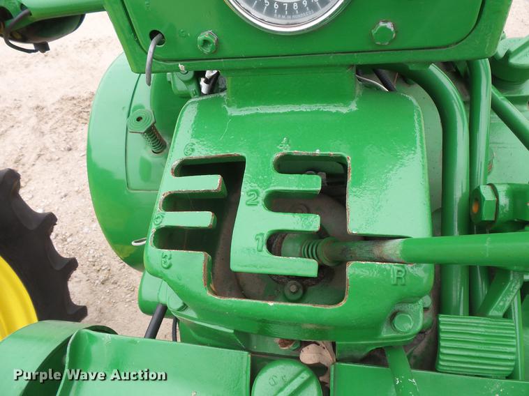 image for item DV9372 John Deere 520 tractor