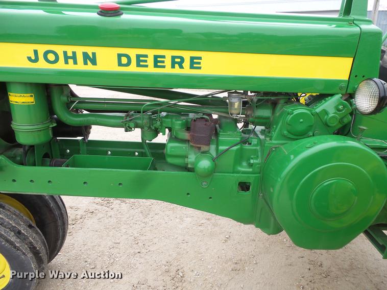 image for item DV9372 John Deere 520 tractor