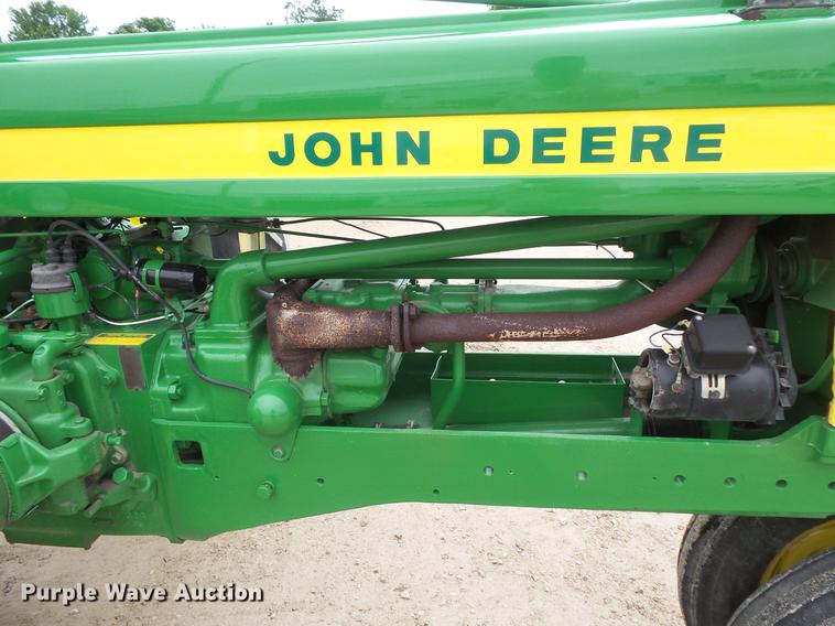 image for item DV9372 John Deere 520 tractor