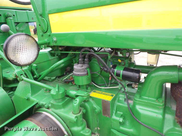 image for item DV9372 John Deere 520 tractor
