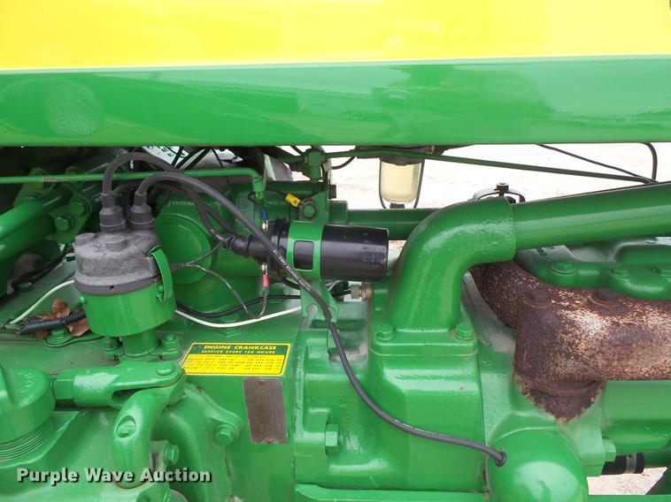 image for item DV9372 John Deere 520 tractor