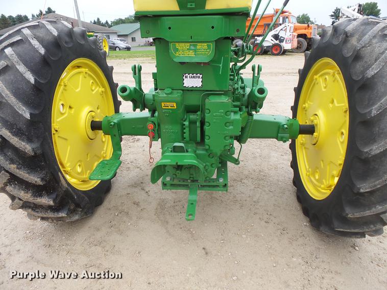image for item DV9372 John Deere 520 tractor