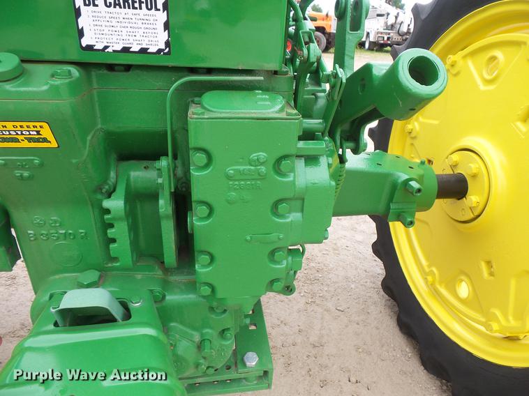 image for item DV9372 John Deere 520 tractor