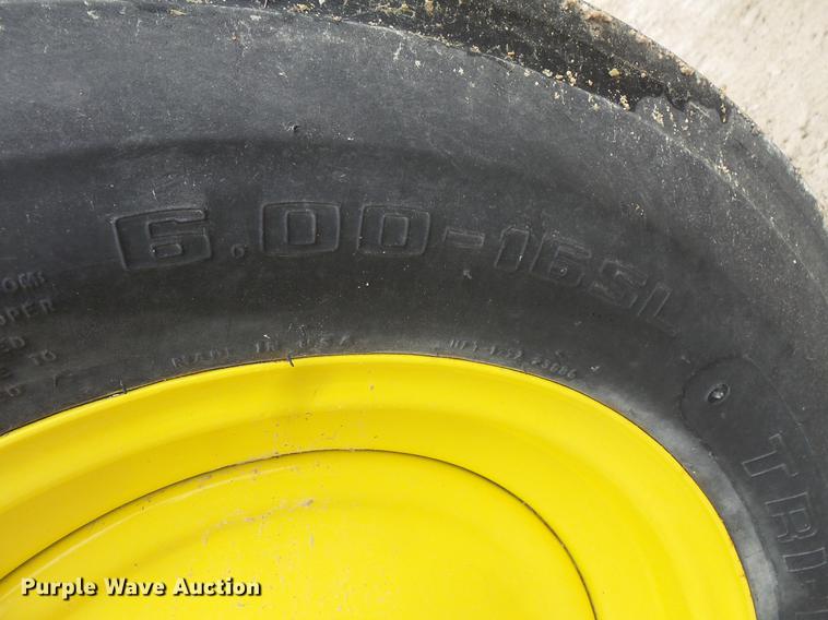 image for item DV9372 John Deere 520 tractor