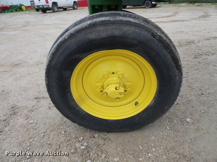 image for item DV9372 John Deere 520 tractor