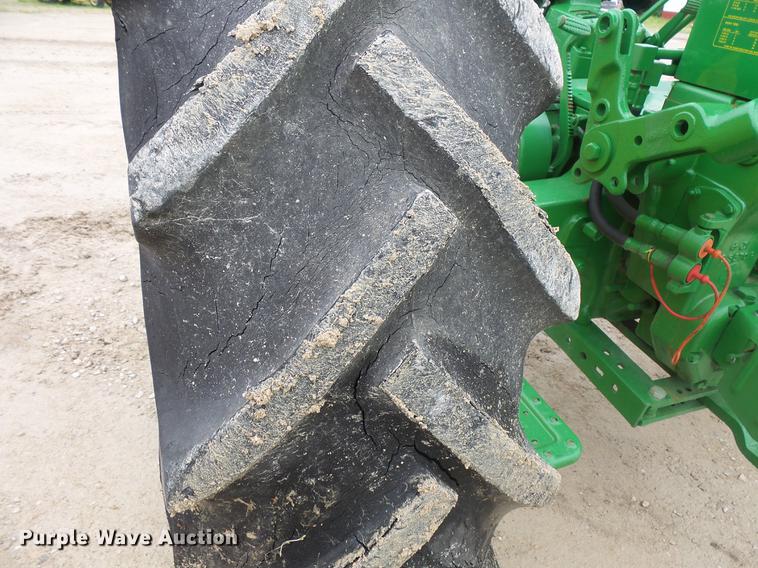 image for item DV9372 John Deere 520 tractor