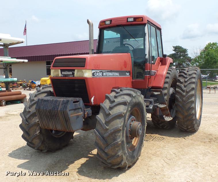 image for item DV9389 International 7140 MFWD tractor