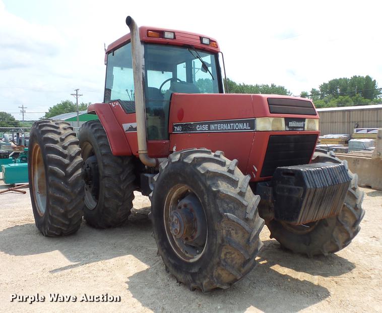 image for item DV9389 International 7140 MFWD tractor