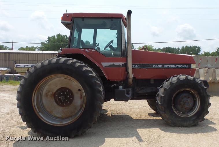 image for item DV9389 International 7140 MFWD tractor