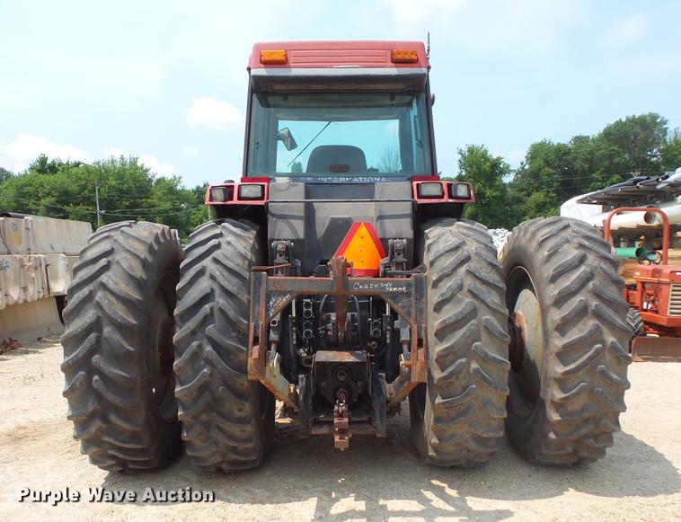 image for item DV9389 International 7140 MFWD tractor