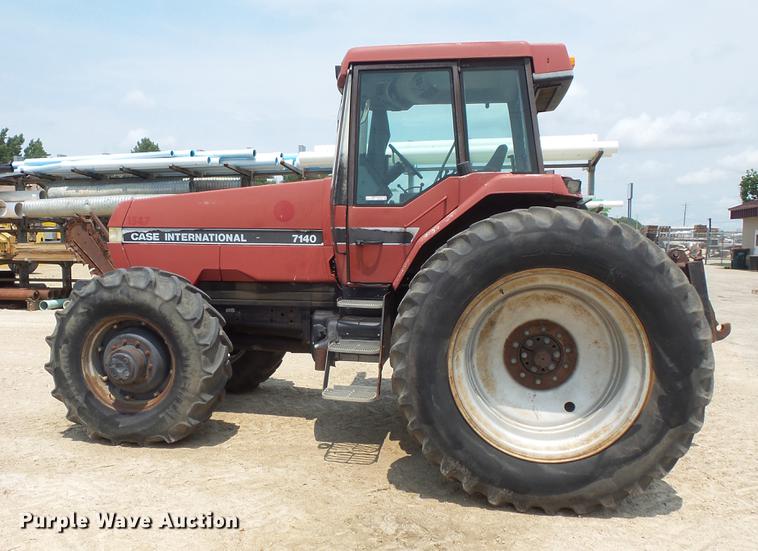 image for item DV9389 International 7140 MFWD tractor