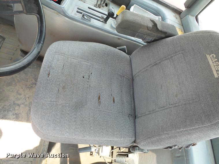 image for item DV9389 International 7140 MFWD tractor