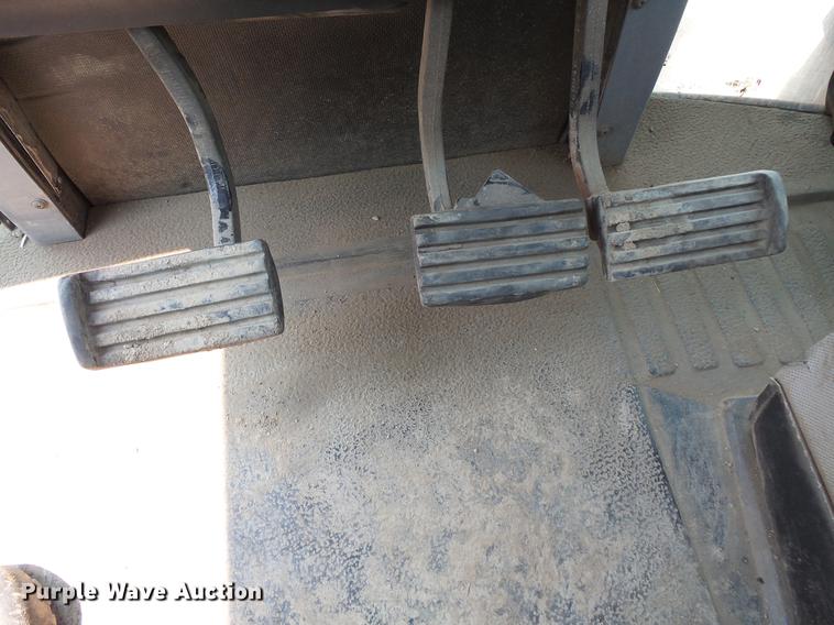 image for item DV9389 International 7140 MFWD tractor