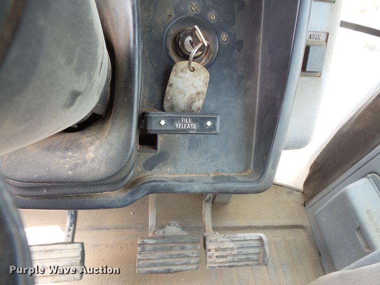 image for item DV9389 International 7140 MFWD tractor