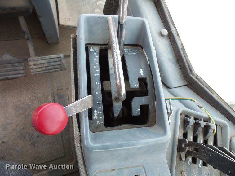 image for item DV9389 International 7140 MFWD tractor