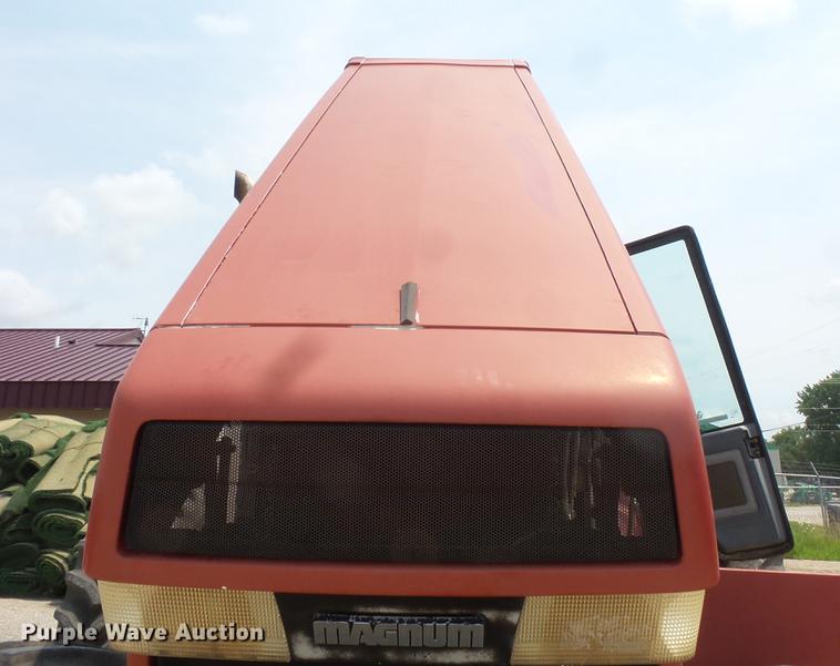 image for item DV9389 International 7140 MFWD tractor