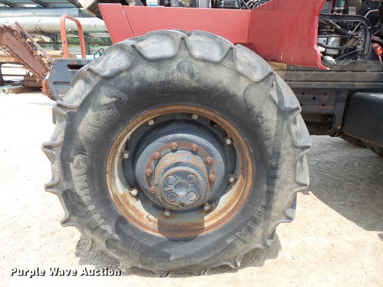 image for item DV9389 International 7140 MFWD tractor