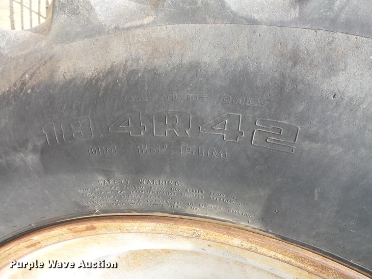 image for item DV9389 International 7140 MFWD tractor