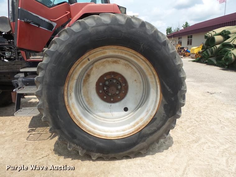 image for item DV9389 International 7140 MFWD tractor