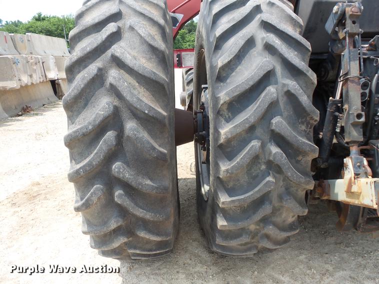 image for item DV9389 International 7140 MFWD tractor