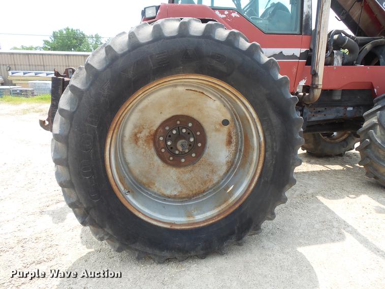 image for item DV9389 International 7140 MFWD tractor