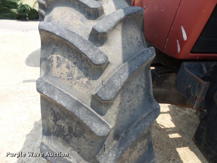 image for item DV9389 International 7140 MFWD tractor