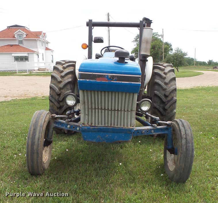 image for item DV9427 Ford 2810 tractor