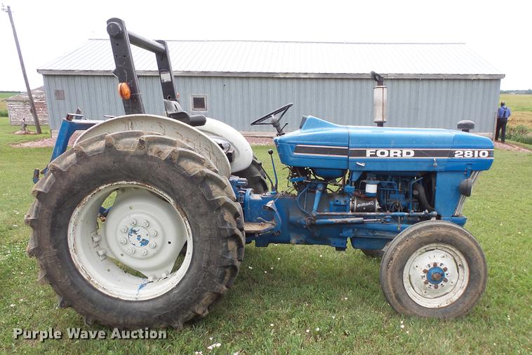 image for item DV9427 Ford 2810 tractor