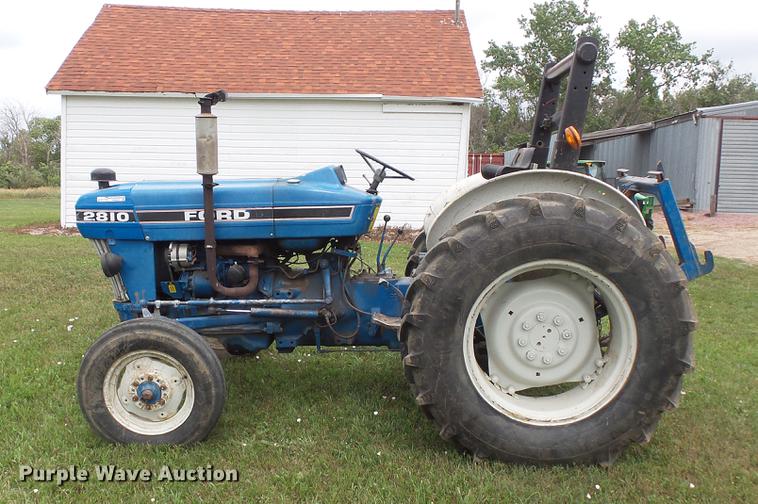 image for item DV9427 Ford 2810 tractor