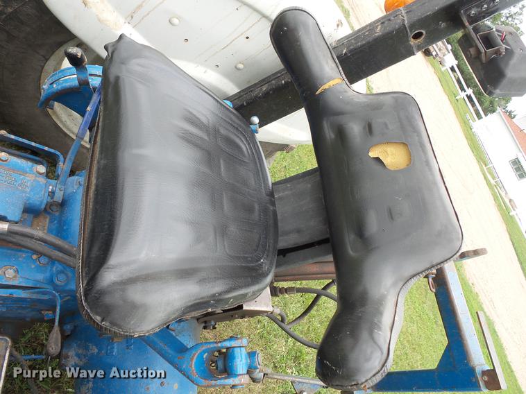 image for item DV9427 Ford 2810 tractor
