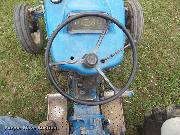 image for item DV9427 Ford 2810 tractor