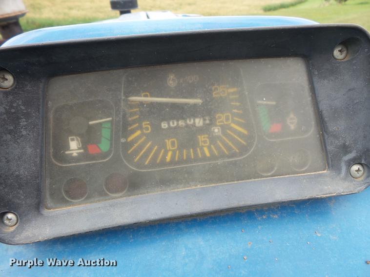 image for item DV9427 Ford 2810 tractor