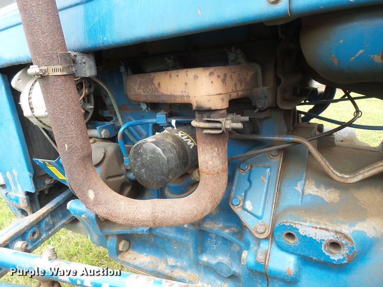 image for item DV9427 Ford 2810 tractor
